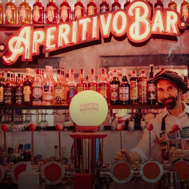 Демократичні коктейлі в Negroni Aperitivo Bar на Ярославовому Валу
— Нове місце на The Village Україна