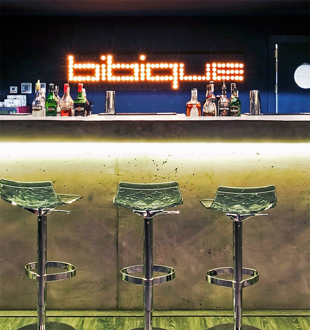 Новое место (Киев): Bibique Bar — Нове місце на The Village Україна