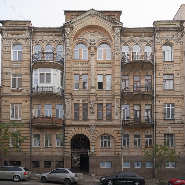 Я живу в дореволюційному будинку на Гончара
— Де ти живеш на The Village Україна