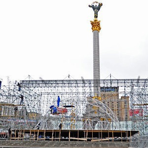 Новогодняя ночь в Киеве: Футбольные ворота на Майдане, шоу огней и метро до утра — Ситуація на The Village Україна