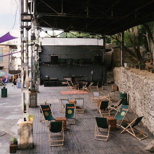 Keller Bar відновили після трьох років без роботи. У промзоні на Кирилівській — Breaking на The Village Україна