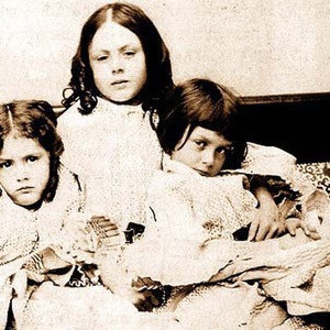 В Киев привезли фотографии автора «Алисы в Стране чудес» — Події на The Village Україна