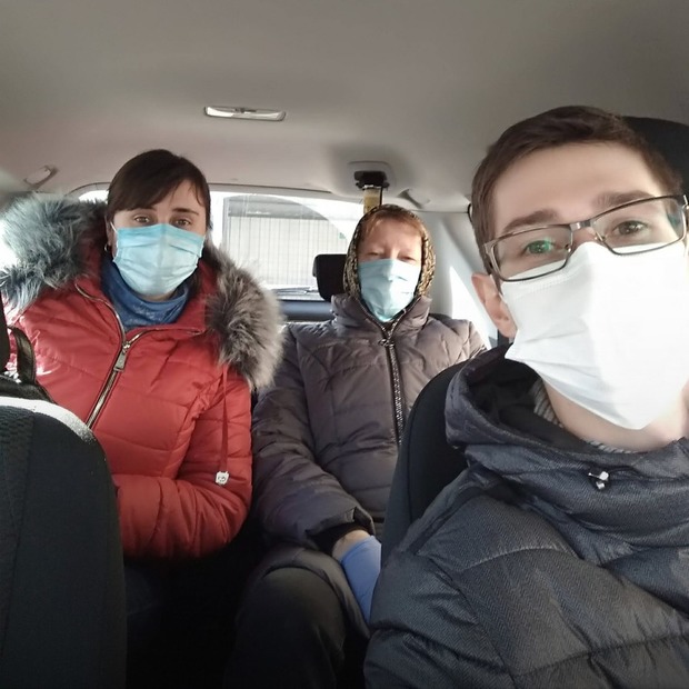 #ПідвезиЛікаря: Це люди, які допомагають лікарям діставатися на роботу — Люди в місті на The Village Україна