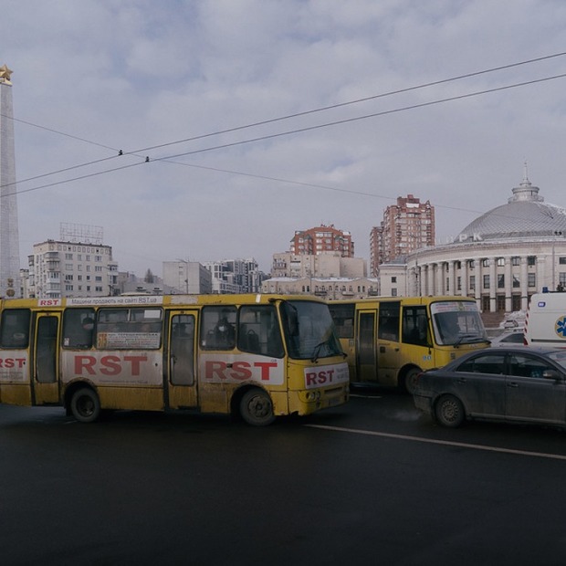 «Іржавий мотлох» на дорогах. Як Київ хоче прибрати маршрутки та що він робить не так — Транспорт на The Village Україна