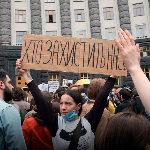 «Кому дзвонити, коли вбиває поліція»: яким був протест проти поліцейського свавілля під Кабміном — Репортаж на The Village Україна