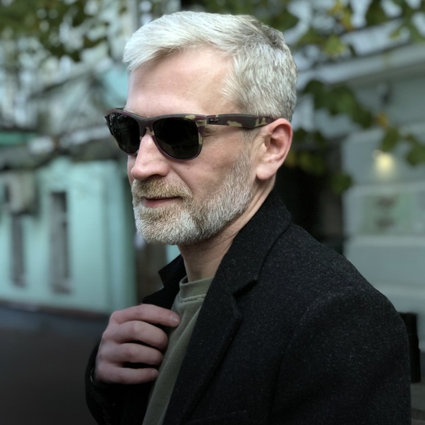 Денис Келеберденко, 41 рік, креативний директор BBDO — Зовнішній вигляд на The Village Україна