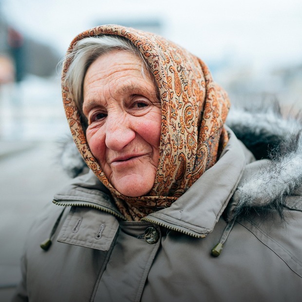 «Півжиття – на Подолі»: бабусі та дідусі Житнього ринку — Люди в місті на The Village Україна
