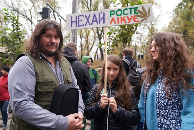 «Не для розваги»: як у Києві пройшов «Конопляний марш свободи» — Фоторепортаж на The Village Україна
