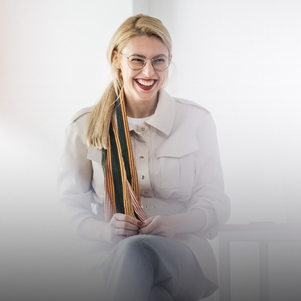 «Океан у перервах між роботою». Яна Метьолкіна про тревел-шоу, Instagram та емоційне вигорання — Лекція на The Village Україна