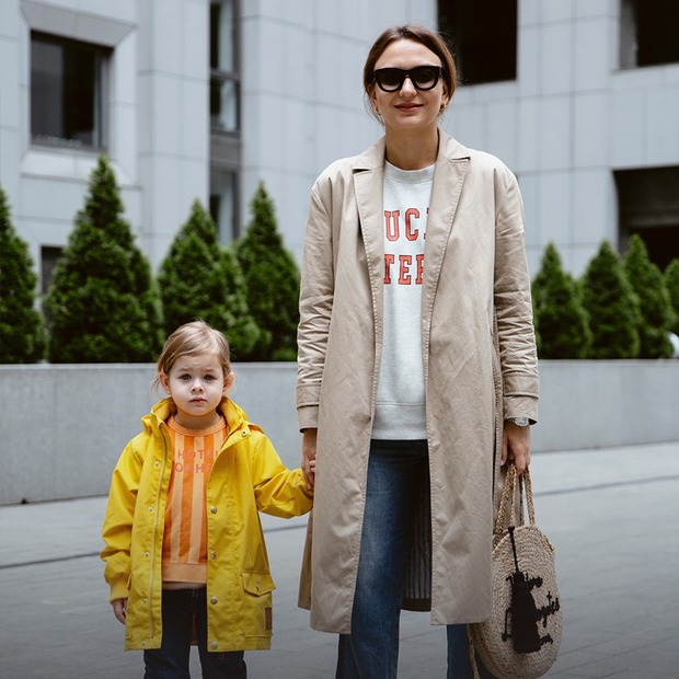 Олена Масюткіна, 34 роки, власниця магазину Milk Kids, та донька Меланія, 4 роки — Зовнішній вигляд на The Village Україна