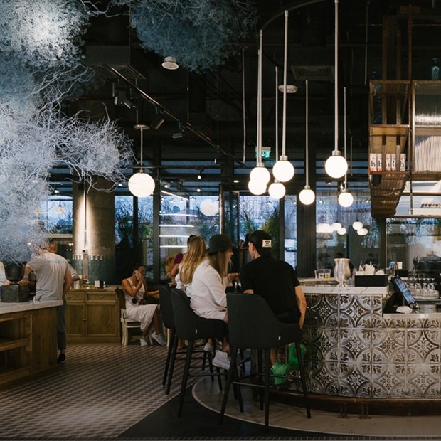 Milk Bar у ЦУМ із краєвидом на Хрещатик — Нове місце на The Village Україна