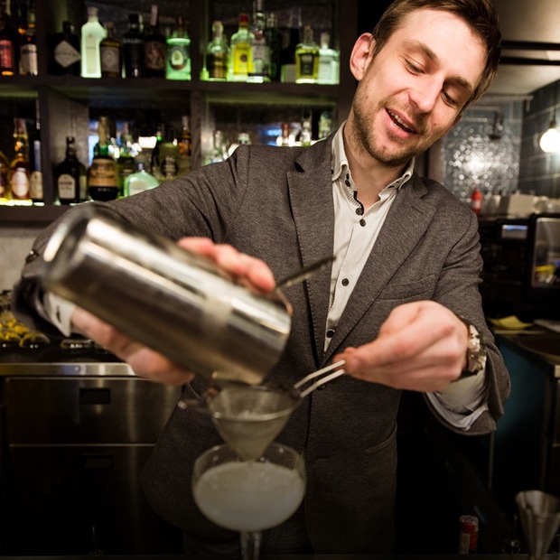 Бар Gimlet: 30 видів джину на Антоновича — Нове місце на The Village Україна