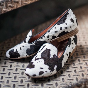 На полках: Магазин обуви ShoeShoe — Магазини на The Village Україна
