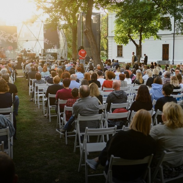 Фестиваль «Брудний пес» на Кирилівській, Bouquet Kyiv Stage у «Софії Київській» і концерт Kurs Valut — Плани на вихідні на The Village Україна