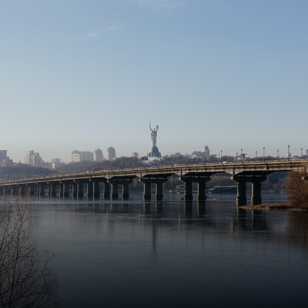 Міст Патона четвертий рік в аварійному стані. Що робити? І чи потрібен на ньому трамвай? — Громадський простір на The Village Україна