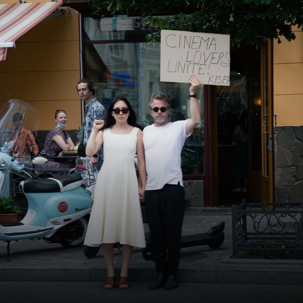 Це містяни, які йдуть на кінофестиваль короткого метра KISFF 2021
— Люди в місті на The Village Україна