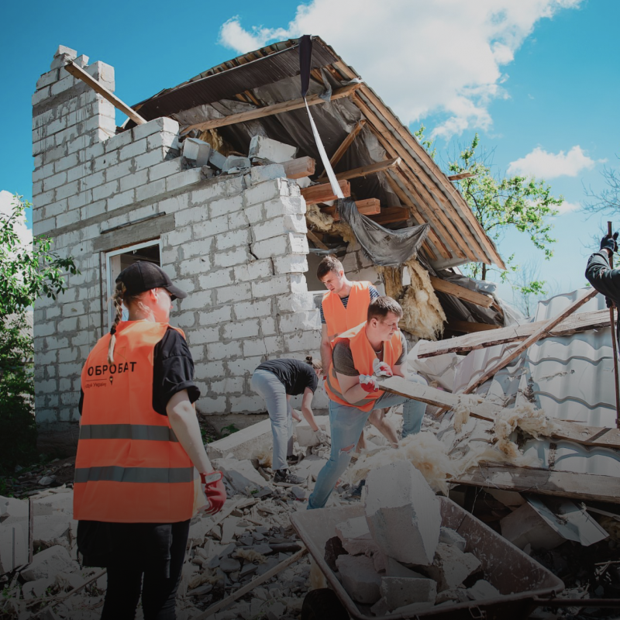 Як працює «Добробат» – добровольчий будівельний батальйон із 30 тисячами учасників — Репортаж на The Village Україна