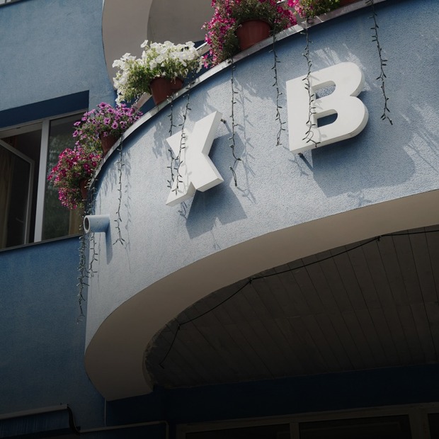 Bassiani робить фестиваль у радянському санаторії під Києвом. Що треба знати про ІСКРА
— Фоторепортаж на The Village Україна