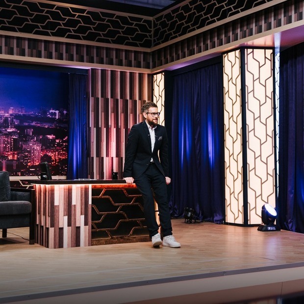 Show time, baby: як знімають «Вечірнє шоу з Юрієм Марченком» — Репортаж на The Village Україна