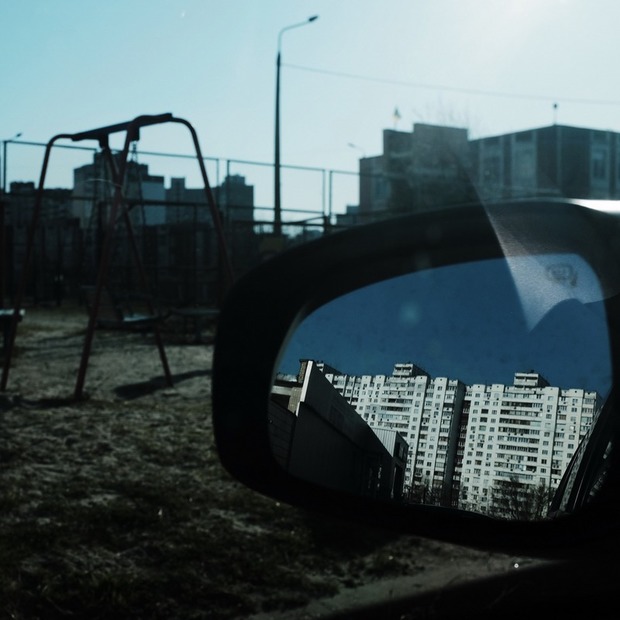 Камера спостереження. «Не виходячи з машини» – Єлизавета Букреєва знімає Київ у карантин
— Камера спостереження на The Village Україна